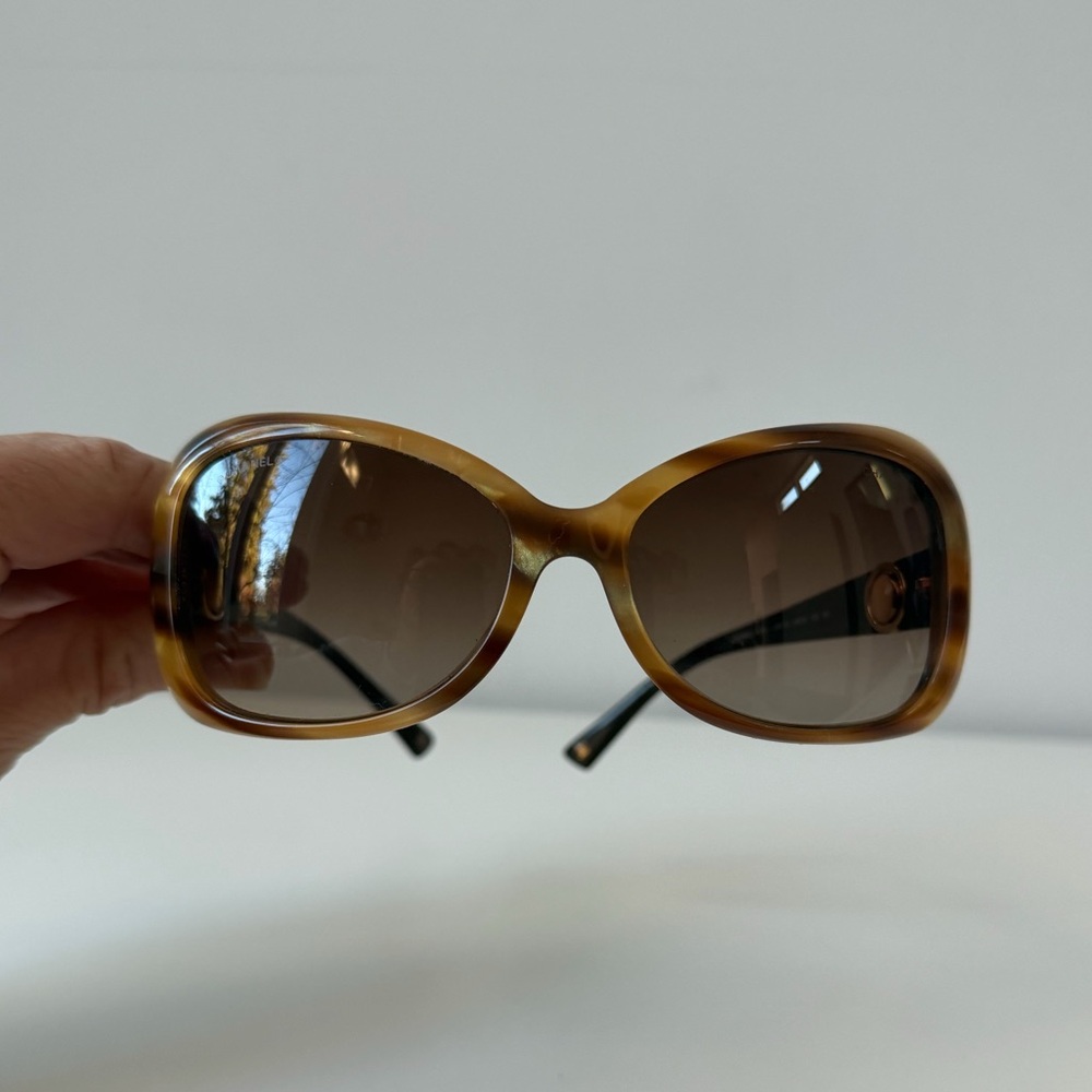 Chanel sunglasses light tortoise shell. Excellent condition